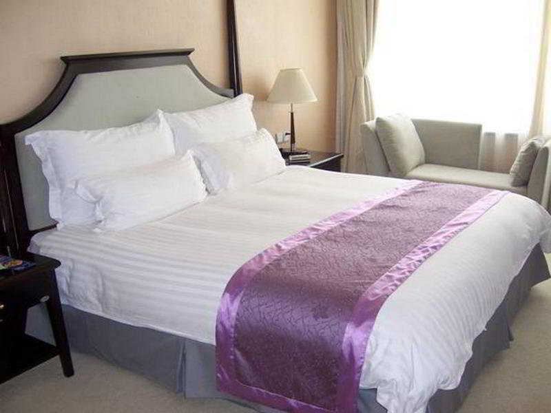 Sophia International Hotel Qingdao Room photo